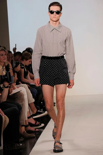 Look 19
